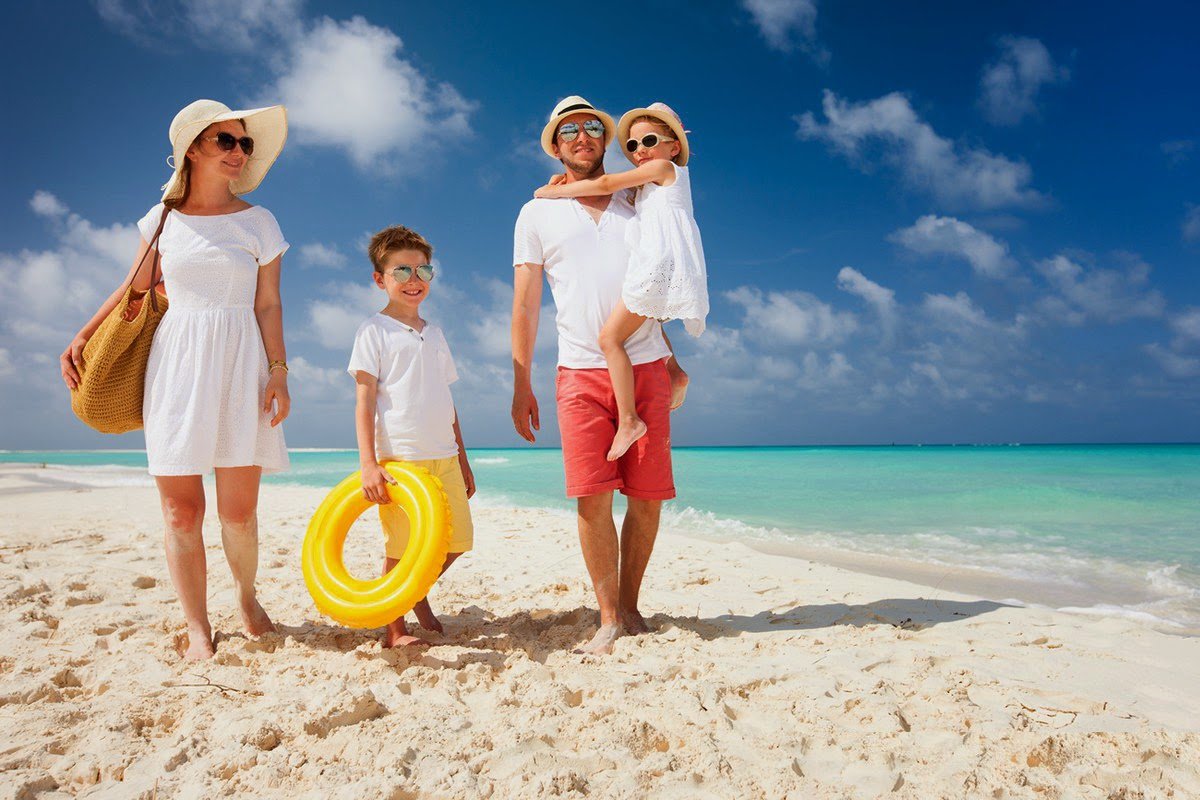 What should I consider when choosing a hotel for holidays with children?